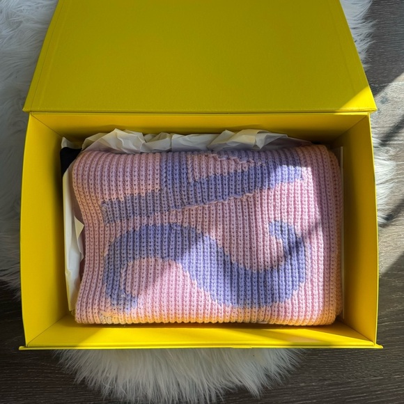 NWT Versace Intarsia Chunky Pink Light Purple Knit Wool Fringe Scarf MyTheresa - Picture 7 of 17